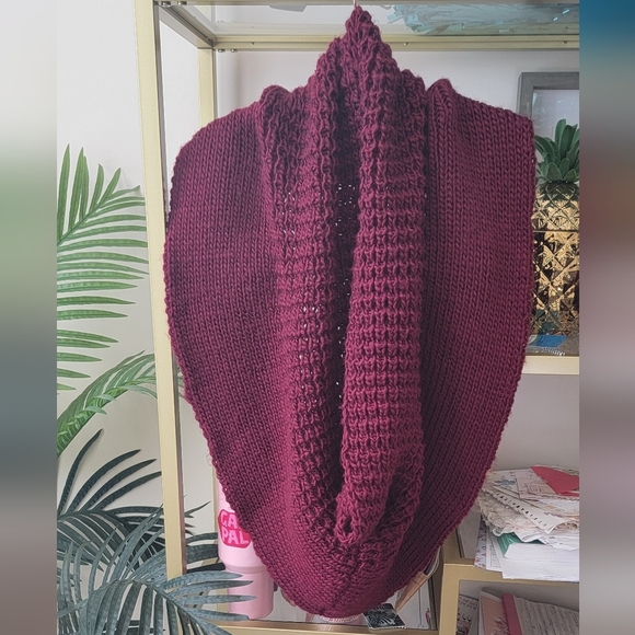 Large Chunky Knit Burgundy Red Infinity Scarf - Picture 6 of 8
